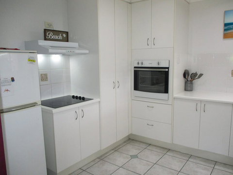 Torquay Beach Holiday House - New Castle Holiday 3