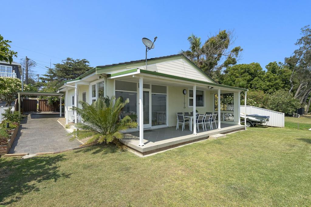 Lake Haven NSW New Castle Holiday