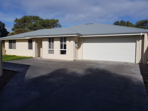 Towncrackers Guest House - New Castle Holiday 0