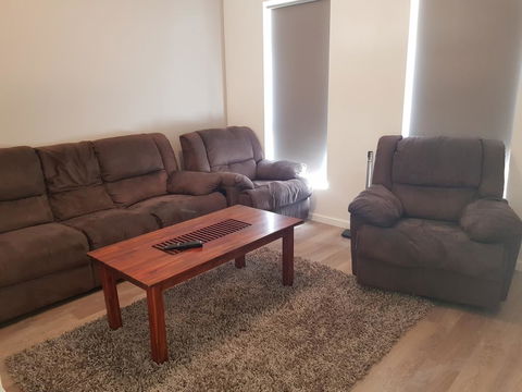 Towncrackers Guest House - New Castle Holiday 3