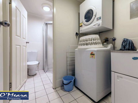 Townhouse 9 'Bay Parklands', 2 Gowrie Ave - Pool Views & Tennis Court - New Castle Holiday 3