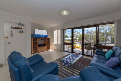 Tradewinds Unit 3, 110 Victoria Parade - New Castle Holiday 1