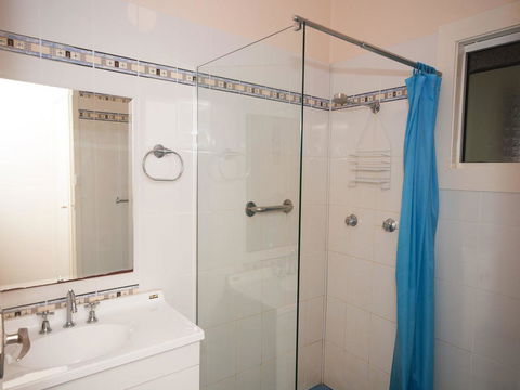 Traditional Three Bedroom Home With Water Views - New Castle Holiday 2