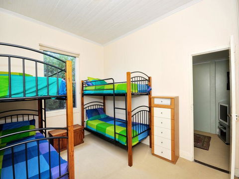 Traditional Three Bedroom Home With Water Views - New Castle Holiday 1