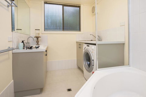 Tranquil Waters - Pet Friendly Family Beach House In Quindalup - New Castle Holiday 3