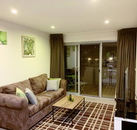 Tranquil Relaxing Forrest Style Apartment - Braddon CBD - New Castle Holiday