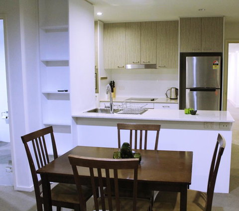 Tranquil, Relaxing Forrest Style Apartment - Braddon CBD - New Castle Holiday 1