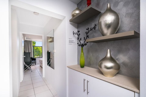 Tranquility Relax Palm Cove - New Castle Holiday 3