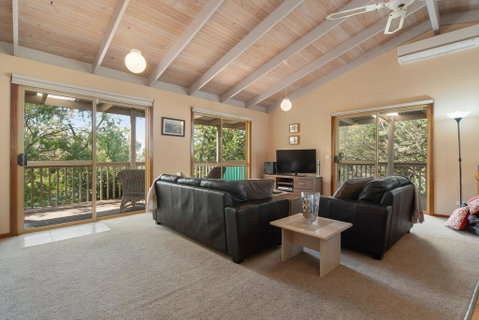 Treeside Retreat - New Castle Holiday 1