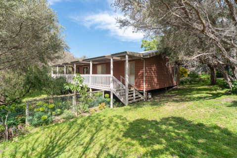 Treeside Retreat - New Castle Holiday 0