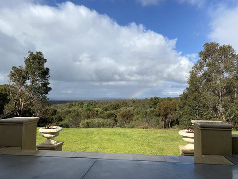 Treetops Holiday Retreat - New Castle Holiday 1