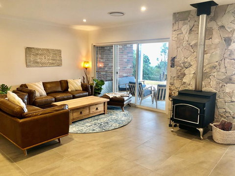 Treetops Holiday Retreat - New Castle Holiday 3