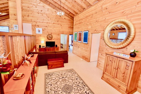 Treetops Retreat Katoomba - New Castle Holiday 3