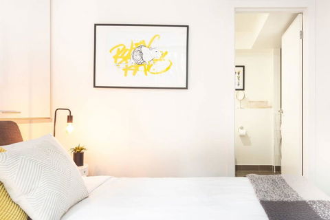 Trendy Loft Near Smith St. With Cosy Courtyard And Parking - New Castle Holiday 1