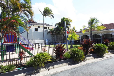 Tropic Coast Motel - New Castle Holiday 3