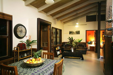Tropical Bliss Bed And Breakfast - New Castle Holiday 1