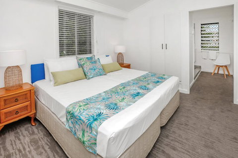 Tropical On McKenzie MK1 - New Castle Holiday 3