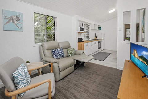 Tropical On McKenzie MK1 - New Castle Holiday 0