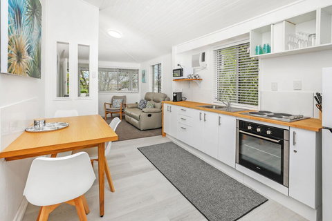 Tropical On McKenzie MK1 - New Castle Holiday 2