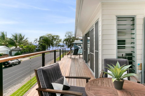 Tropical Beachside Oasis In Clifton Beach - New Castle Holiday 0