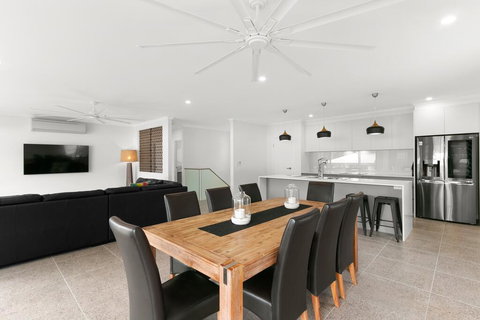 Tropical Beachside Oasis In Clifton Beach - New Castle Holiday 3