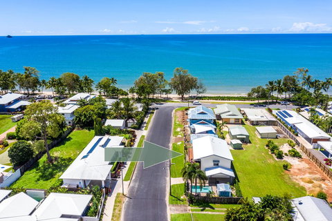 Tropical Beachside Oasis In Clifton Beach - New Castle Holiday 1