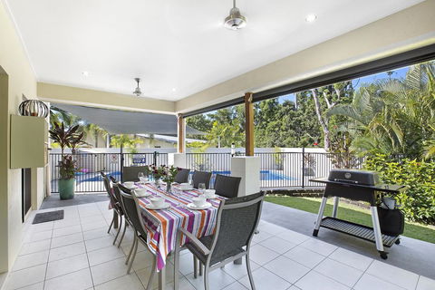 Tropical Private Holiday House With Pool - New Castle Holiday 3
