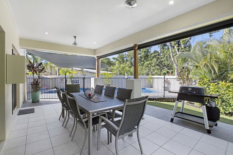 Tropical Private Holiday House With Pool - New Castle Holiday 2