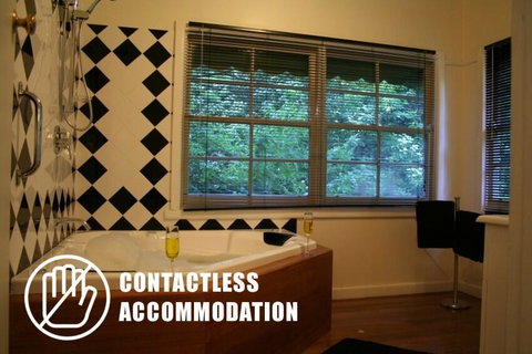 Tudor Cottages - New Castle Holiday 3