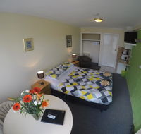Turn-in Motel - New Castle Holiday