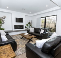 TWO TEN Sleeps 10 Luxury CBD Accommodation - New Castle Holiday