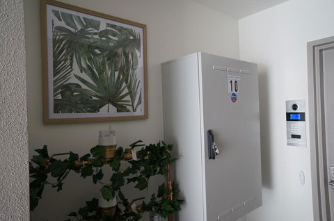 U201 Brunswick Living Brand New Deluxe Balcony Upper Floor Apartment Close To Airport And CBD - New Castle Holiday 2