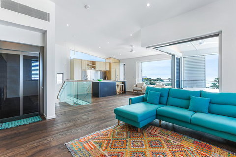 Ultimate Beachfront Living, Sunshine Beach - New Castle Holiday 2