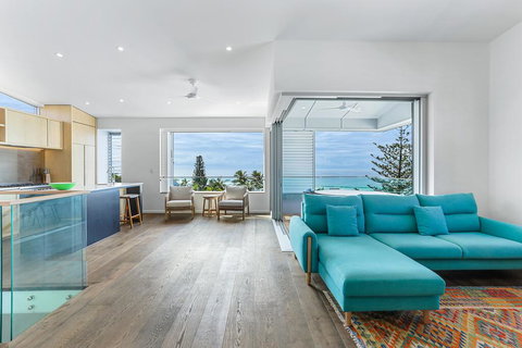 Ultimate Beachfront Living, Sunshine Beach - New Castle Holiday 1