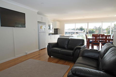Unbeatable Waterfront Location - New Castle Holiday 3