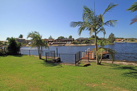 Unbeatable Waterfront Location - New Castle Holiday 0