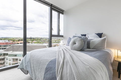 Unbridled City & River Views - New Castle Holiday 0