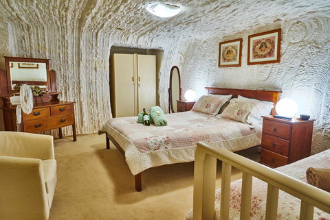 Underground Bed & Breakfast - New Castle Holiday 2