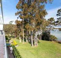 Unit 1 44 Danalene Pde fantastic waterfront property with air con - New Castle Holiday