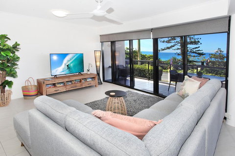 Unit 1 Phoenix Apartments, Coolum Beach - New Castle Holiday 3