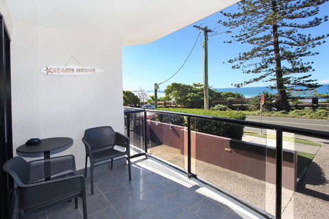 Unit 1 Phoenix Apartments, Coolum Beach - New Castle Holiday 2