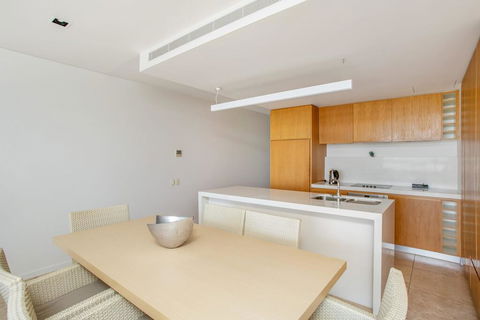 Unit 101 Plantation Resort - Rainbow Beach, Plantation Resort, Second Floor, Aircon, Pool, Spa - New Castle Holiday 2