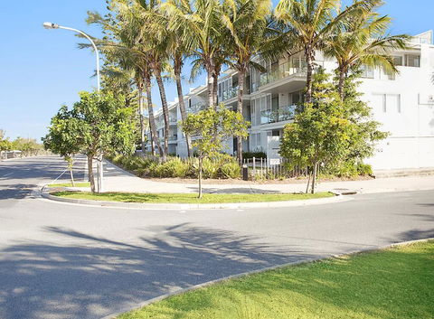 Unit 101 Plantation Resort - Rainbow Beach, Plantation Resort, Second Floor, Aircon, Pool, Spa - New Castle Holiday 0