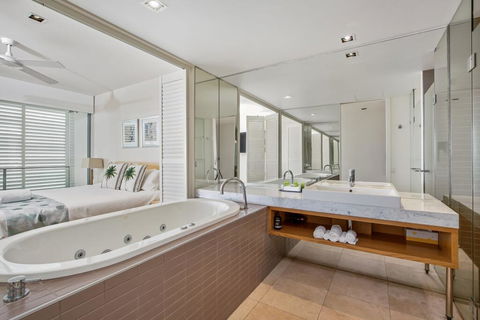 Unit 206 Plantation, Rainbow Beach, Incredible Views, Top Floor, Ocean Facing - New Castle Holiday 3