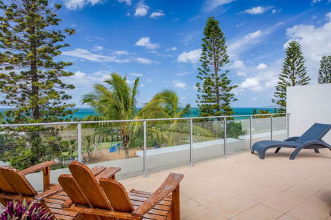 Unit 206 Plantation, Rainbow Beach, Incredible Views, Top Floor, Ocean Facing - New Castle Holiday 0