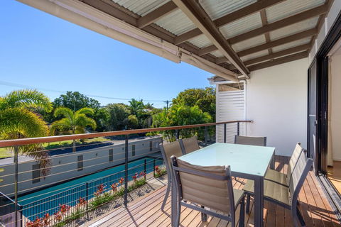 Unit 4 Rainbow Surf - Modern, Double Storey Townhouse With Large Shared Pool, Close To Beach And Shop - New Castle Holiday 3