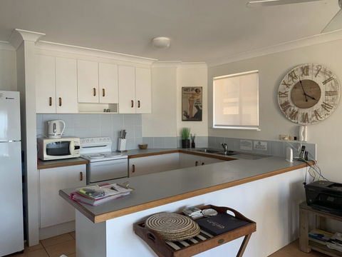 Unit 5 Sanctuary Shores, Kings Beach - Free Wifi! - New Castle Holiday 3