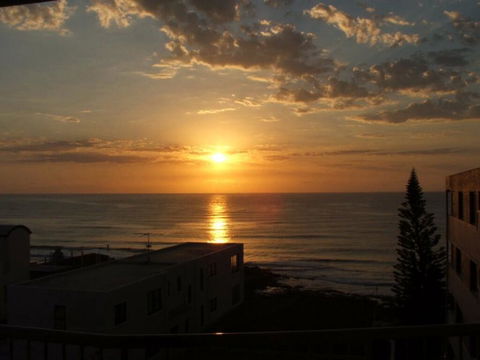 Unit 5 Sanctuary Shores, Kings Beach - Free Wifi! - New Castle Holiday 0