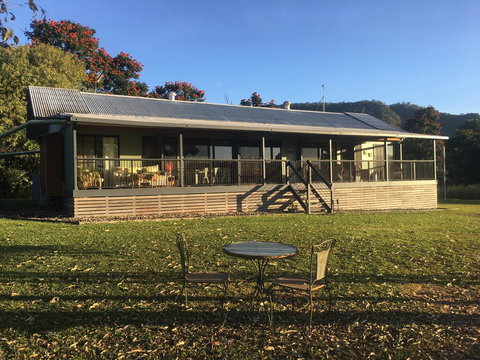 Valley Views Lodge Port Douglas - New Castle Holiday 1