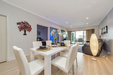 Venetian Canal Apartment-Close To Beaches And Marina - New Castle Holiday 1